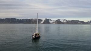 Vue drone du voilier