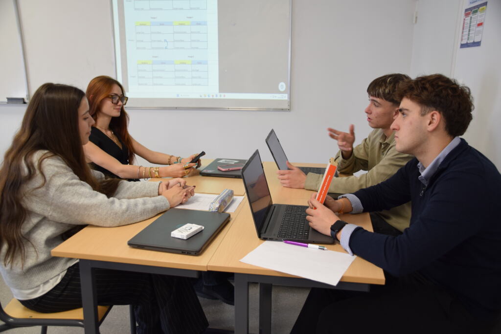 Etudiants de CCST en formation B2B